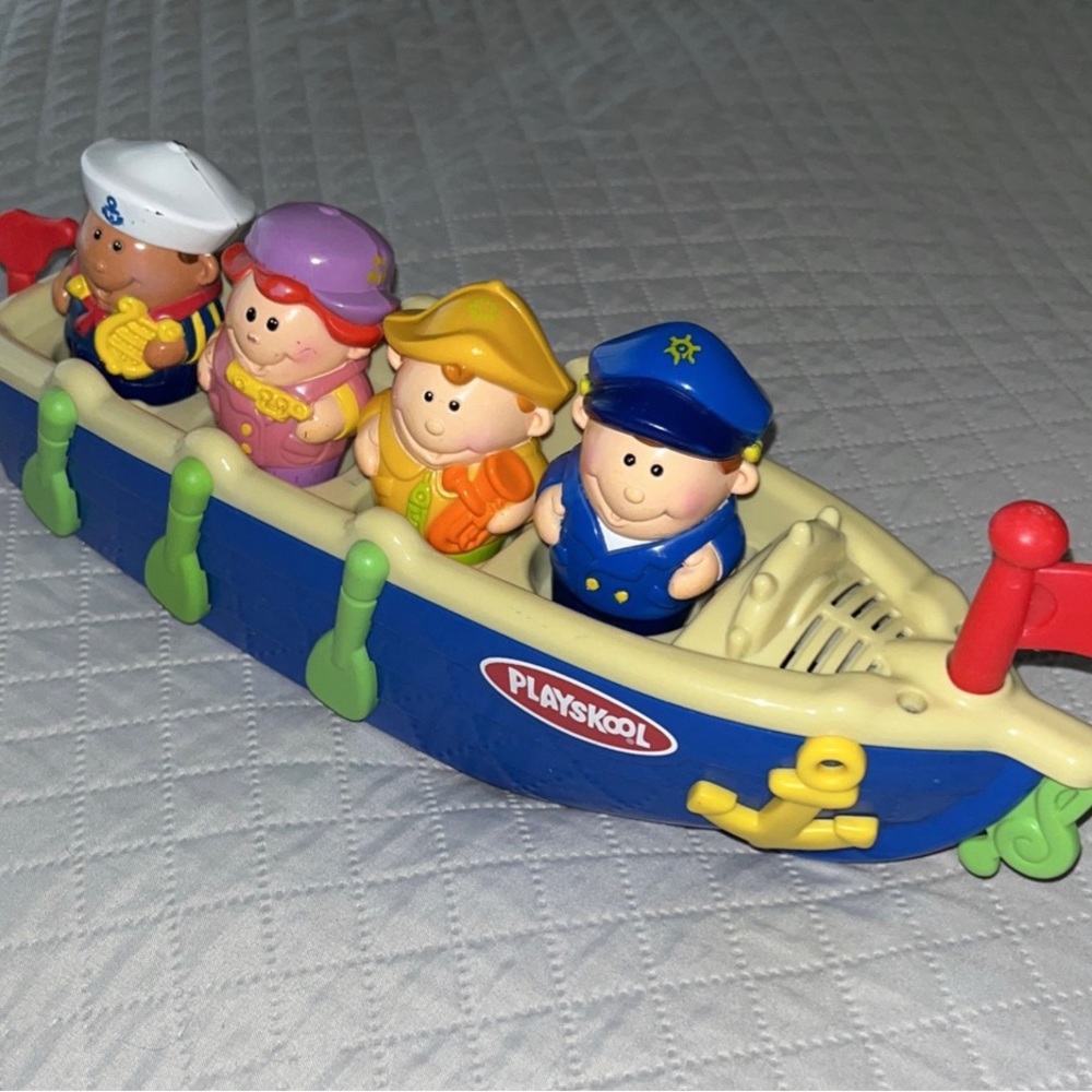 Rare Hasbro Playskool Singing Boat Toy 4 Figures Captain Sailor